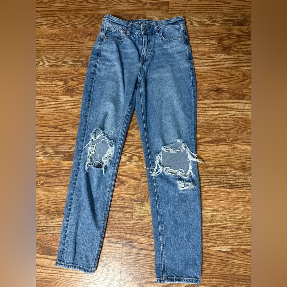 American Eagle Distressed Mom Jeans Size 2